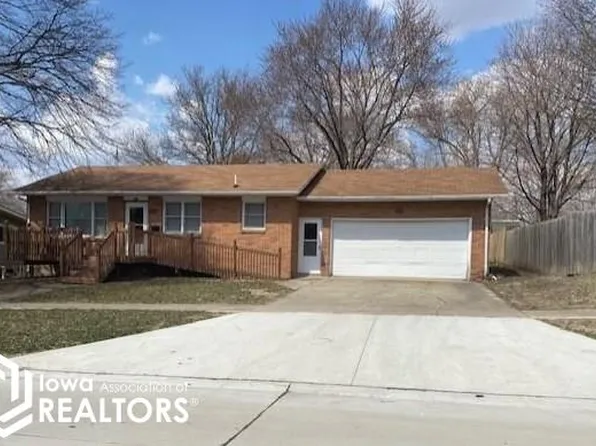 307 3rd St NE, Belmond, IA 50421