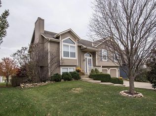 321 Mulberry Dr, Raymore, MO 64083