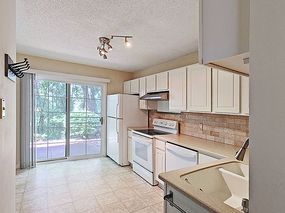4th image of 2054 Gresham Ave N