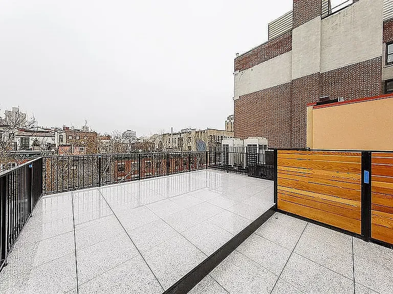 222 E 12th St #4B — Photo 7