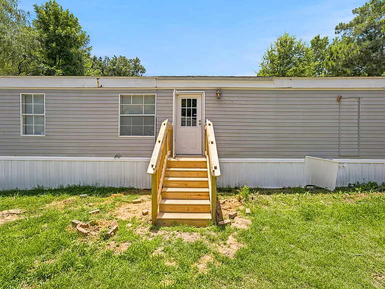 1042 Artic Loop — Photo 26