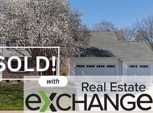 3916 Deertrail Rd, Bettendorf, IA 52722