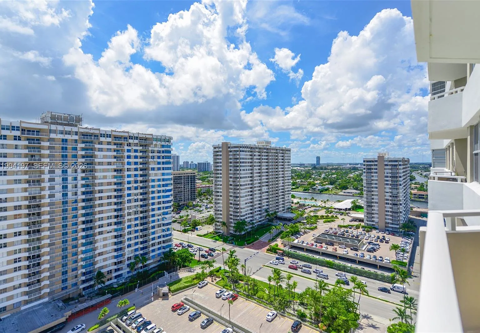 Hemispheres Condo — Photo 2