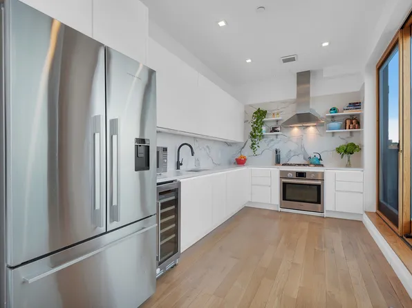 267 Evergreen Avenue PH image 3 of 18
