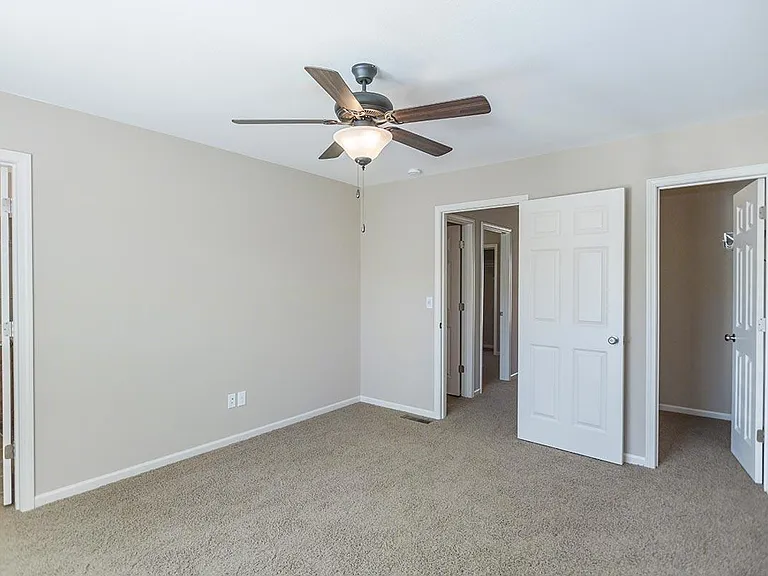 Parkway Oaks Townhomes and Duplexes — Photo 50