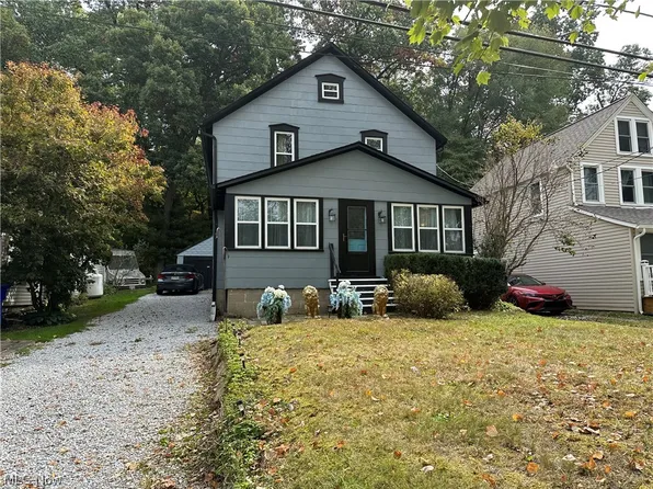 6458 Lakeview Dr, Ravenna, OH 44266