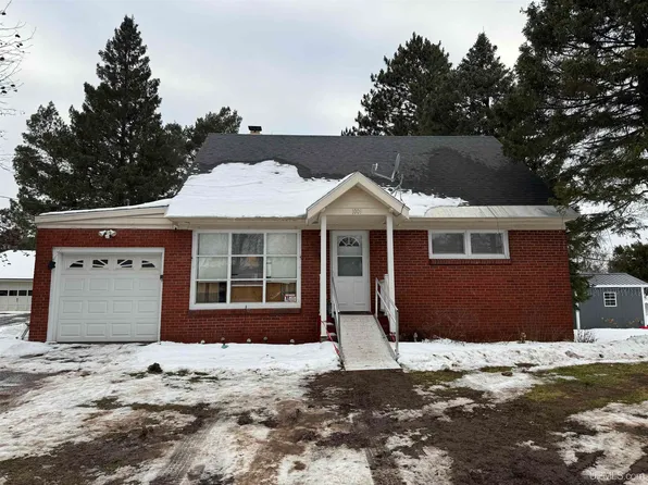 1009 N Hemlock St, Ironwood, MI 49938