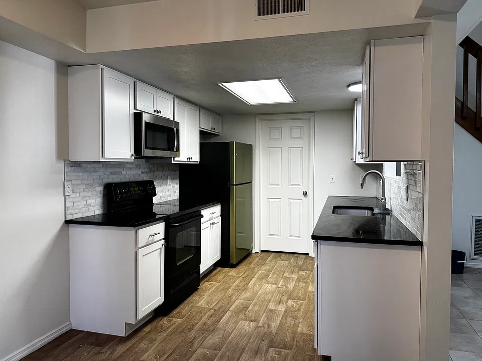 115 E Mechanic St #4