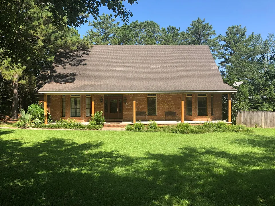 215 E Lakeside Dr