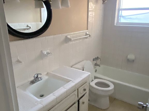 5th image of 2302-04 Amherst Ave #2302