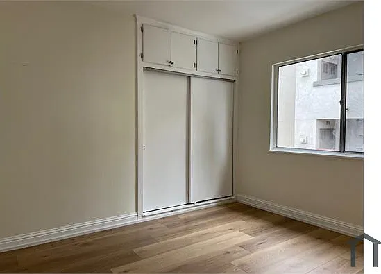 817 W 84th St #4 — Photo 7