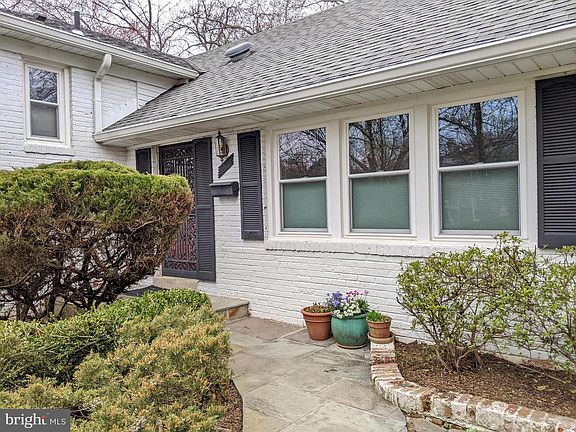 3rd image of 10710 Woodsdale Dr