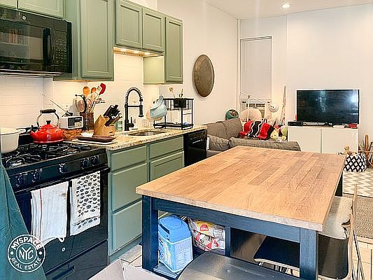 4th image of 363 Stockholm St APT 1R