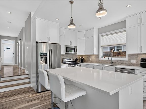 5th image of 923 Randall Pl