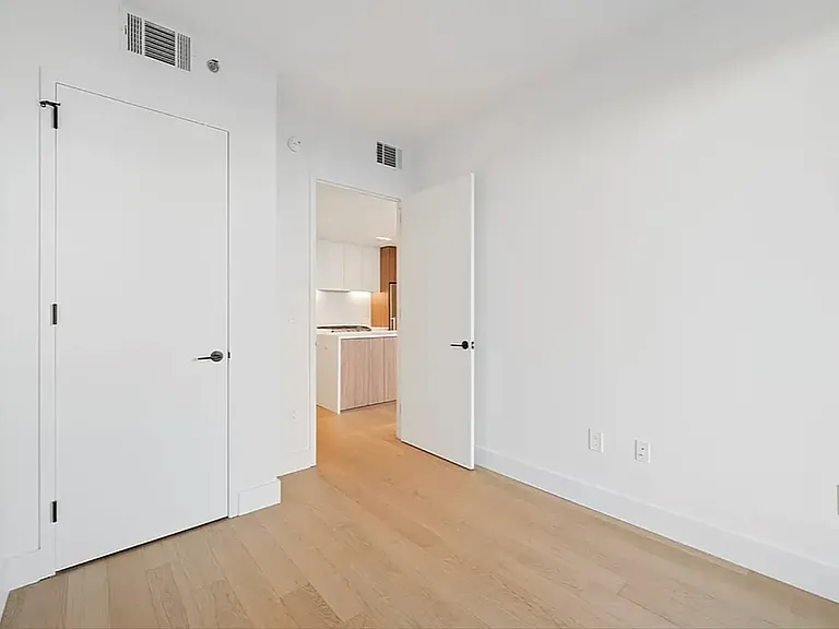 224 W 124th St #1309 — Photo 9