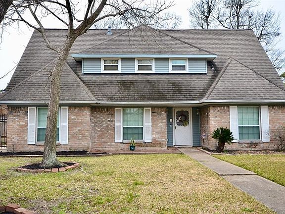 2nd image of 210 Kirkaldy Dr