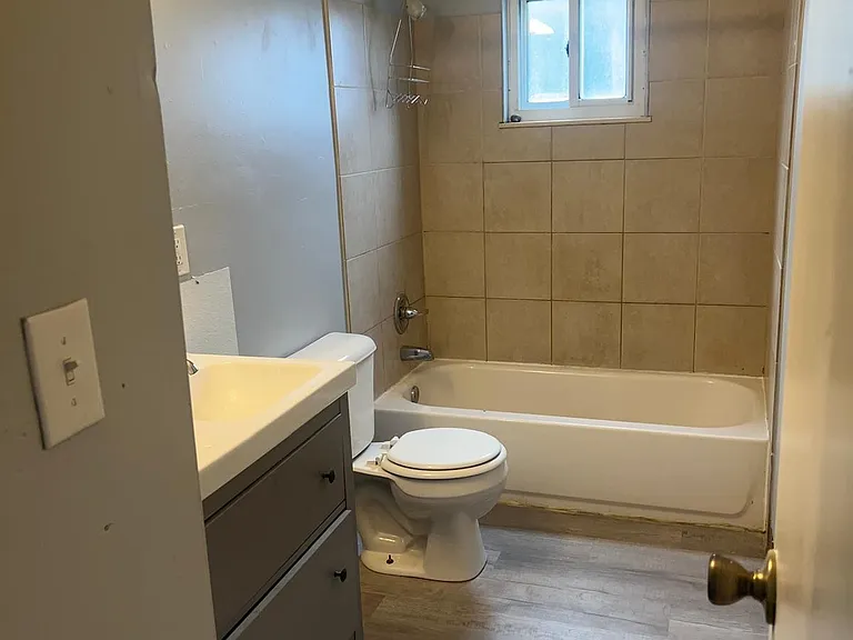 2050 Wadsworth Ct — Photo 8