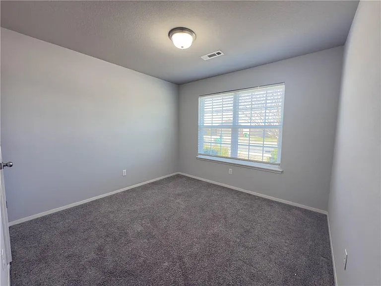 741 Morningside Dr — Photo 11