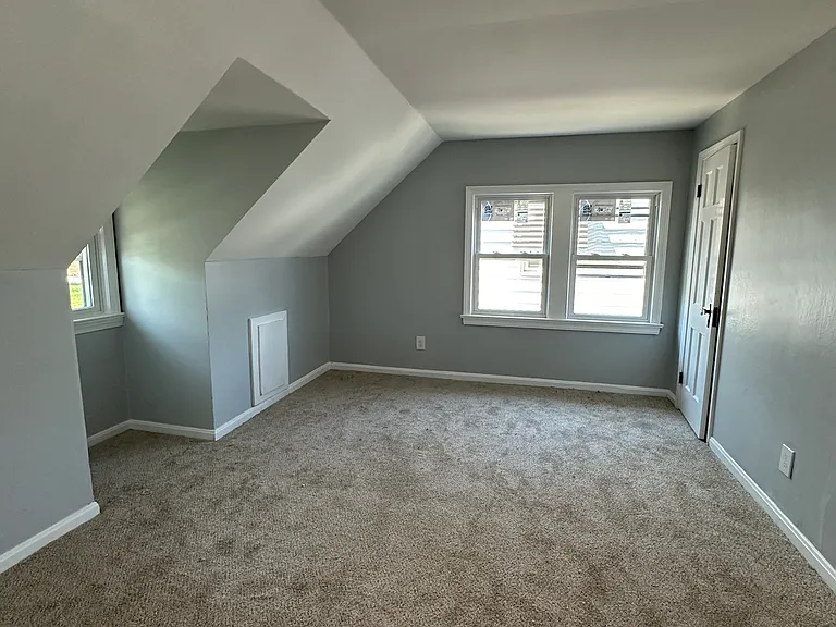 18413 Waterbury Ave — Photo 9