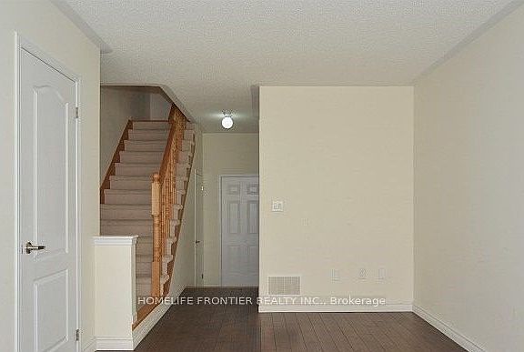 4th image of 32 Truchard Ave