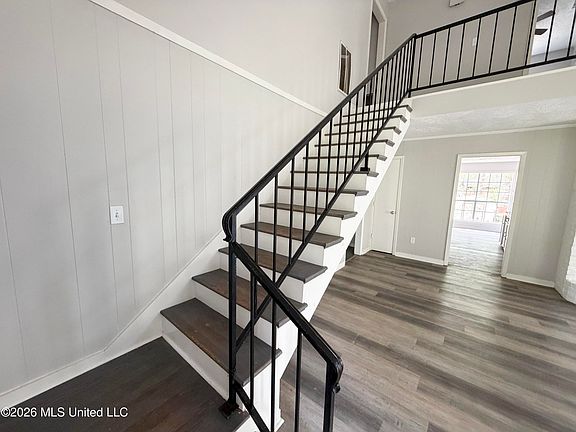 5th image of 415 Trailwood Dr