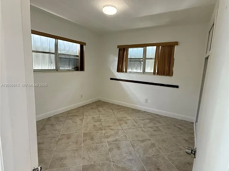 7720 Byron Ave #4 — Photo 11