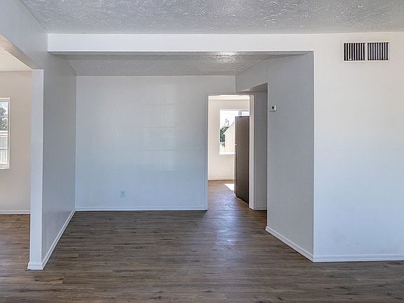5th image of 105 Cochise Dr