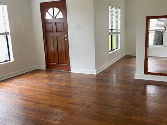 3rd image of 3817 Maplewood Ave #A