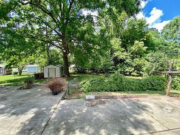 3rd image of 505 Beechwood Cir