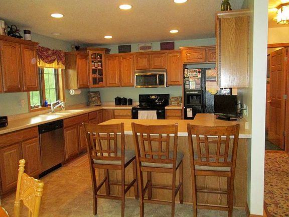 2nd image of 525 Moraine Dr