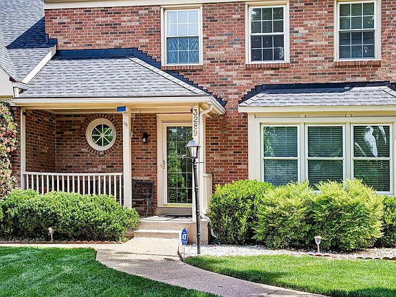 3rd image of 3289 Kinross Cir