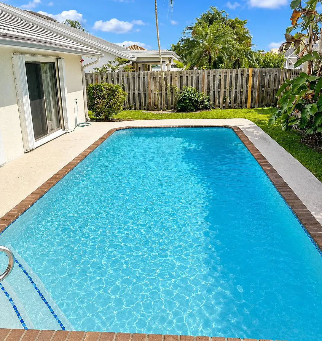 4 bed, 2.0 bath, 2074 sqft, $4,900 — Photo 1