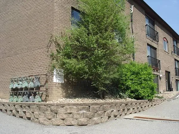 611 Brown Ave #208 — Photo 18