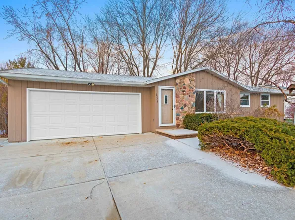 2373 Town Hall Rd, Green Bay, WI 54311