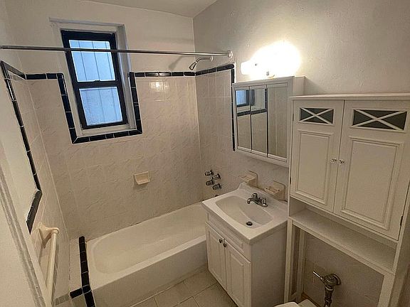4th image of 581 Academy St #4EE
