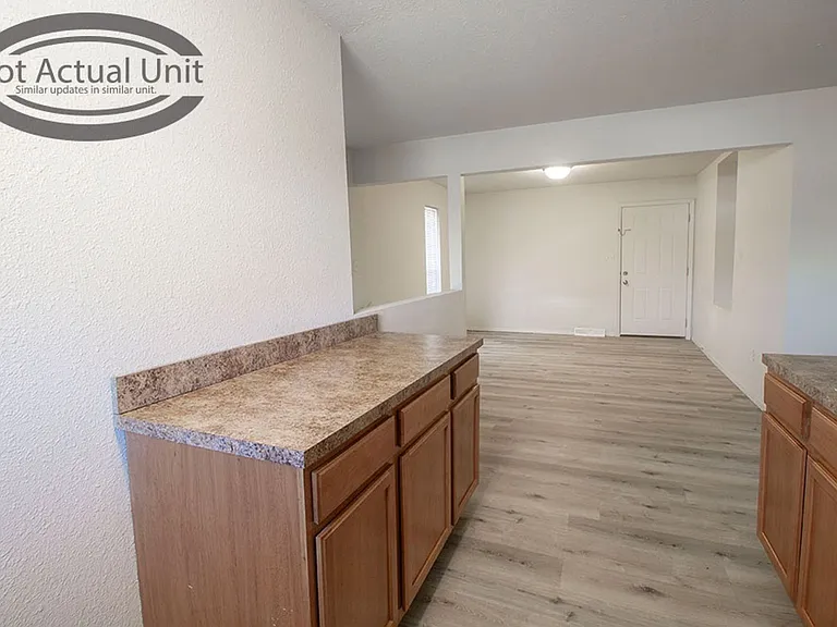 1013 W Ash St — Photo 9