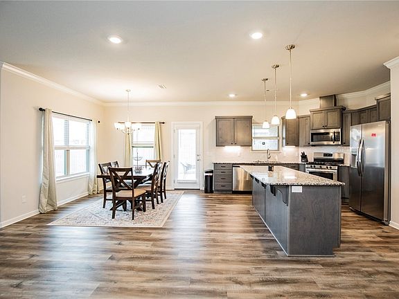 5th image of 334 W Tyler Rd