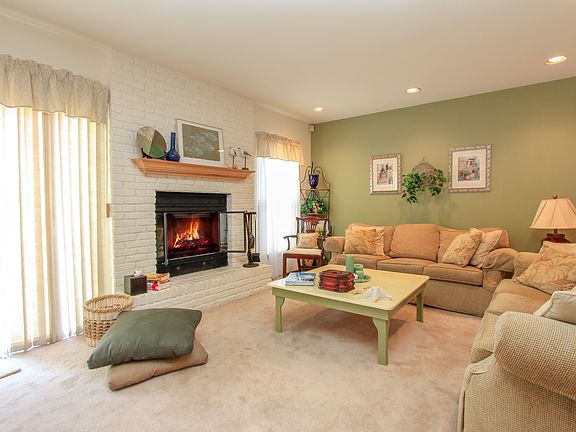 3rd image of 50 Hubbard Ln Unit 20