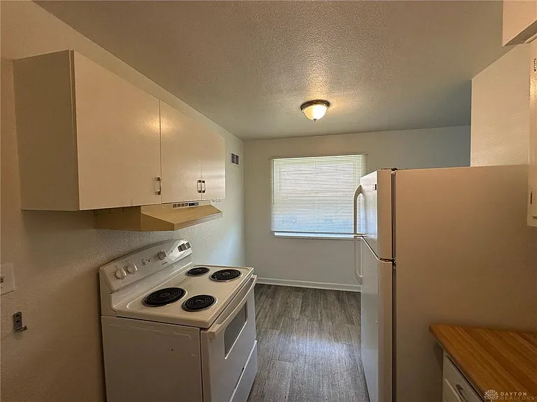 102 E Norman Ave — Photo 8