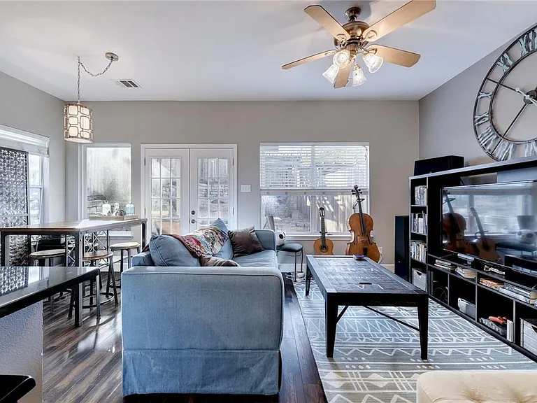 1700 Perez St #A — Photo 2