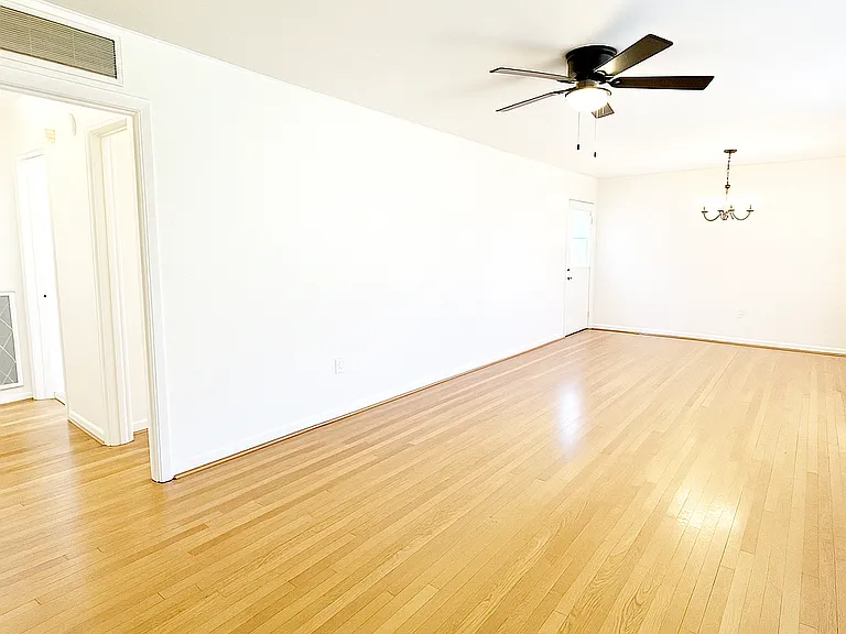 432 Manchester Dr — Photo 1