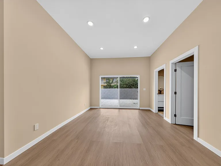 2327 N Naomi St — Photo 21