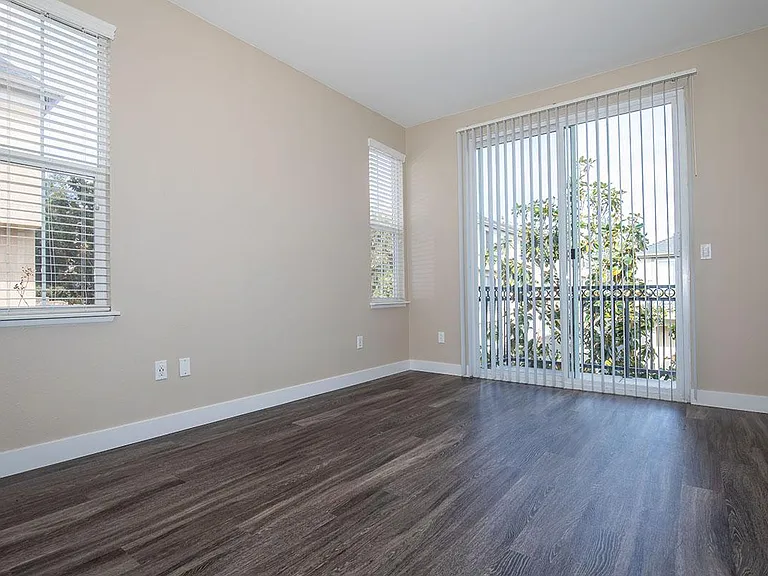 Bellecour Way Apartment Homes — Photo 20