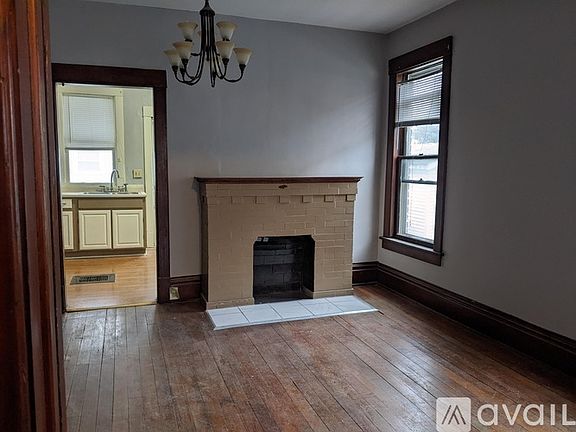 5th image of 591 Clark St #591