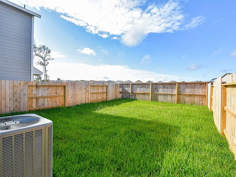 21430 Carosella Dr — Photo 32