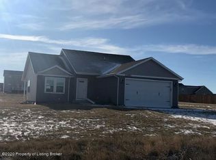 13680 Hawthorn Loop NW, Williston, ND 58801