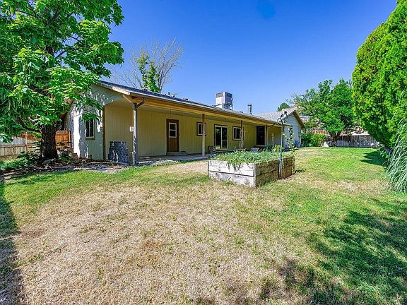 4th image of 2220 Ridge Dr