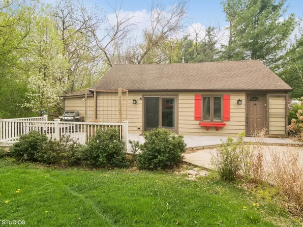 1121 Hillcrest Ave, Fox River Grove, IL 60021