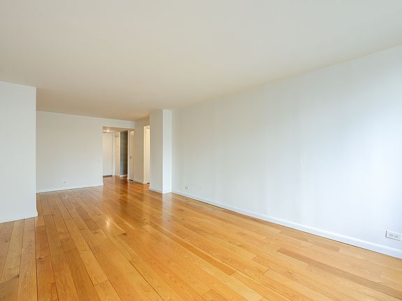 5th image of 275 Greenwich St APT 11J