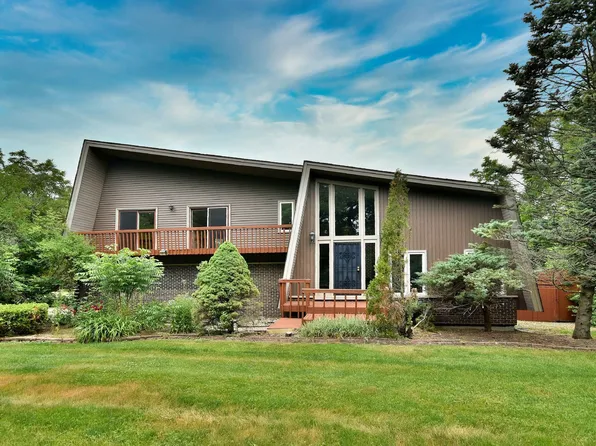 28418 W Main St, Barrington, IL 60010